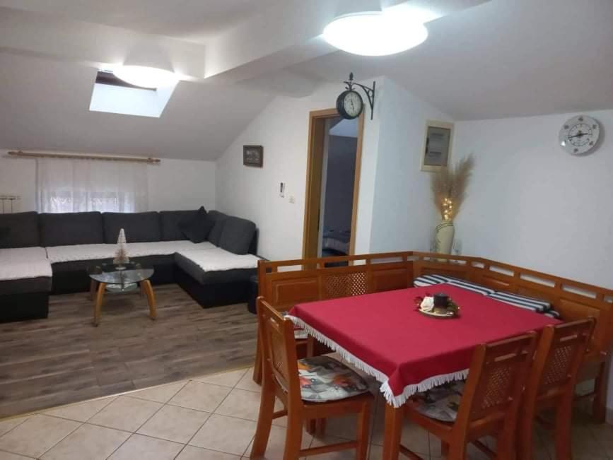 Apartmaji Soncek إيزولا المظهر الخارجي الصورة